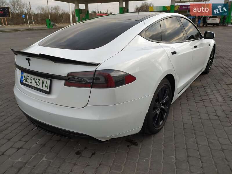 Ліфтбек Tesla Model S 2016 в Кам'янському