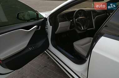 Лифтбек Tesla Model S 2016 в Каменском