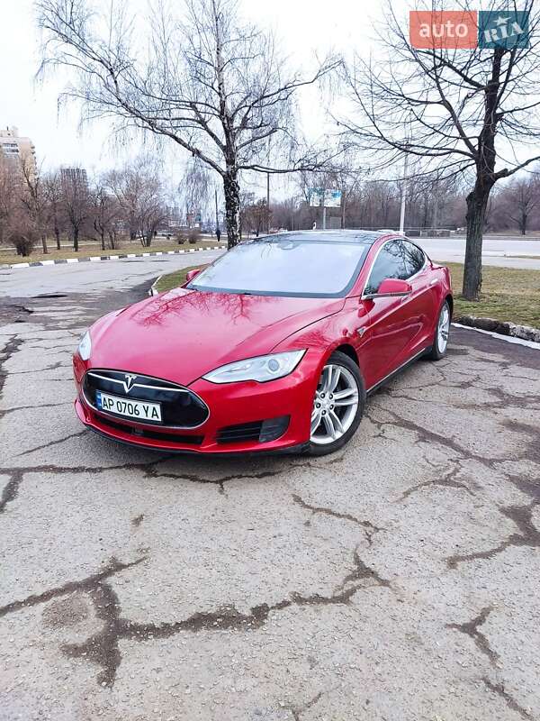 Лифтбек Tesla Model S 2016 в 