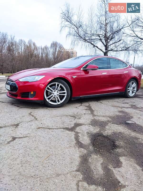 Ліфтбек Tesla Model S 2016 в Запоріжжі