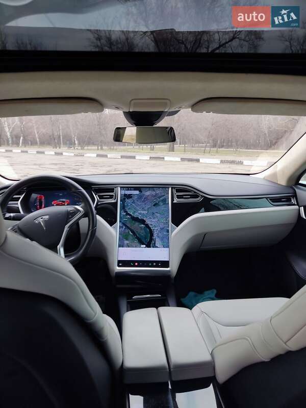 Ліфтбек Tesla Model S 2016 в Запоріжжі