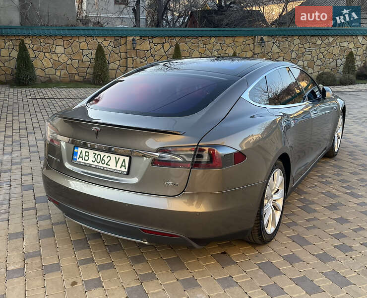 Ліфтбек Tesla Model S 2015 в Вінниці