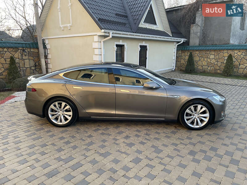 Ліфтбек Tesla Model S 2015 в Вінниці