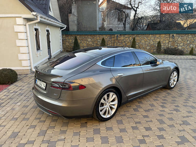 Ліфтбек Tesla Model S 2015 в Вінниці
