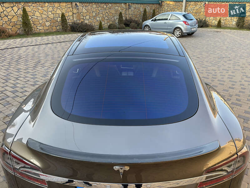 Ліфтбек Tesla Model S 2015 в Вінниці