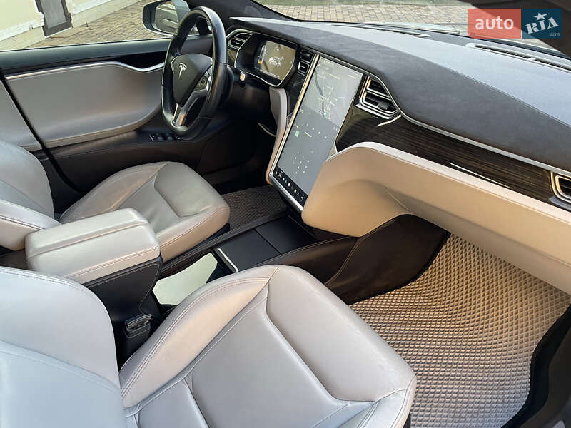 Ліфтбек Tesla Model S 2015 в Вінниці