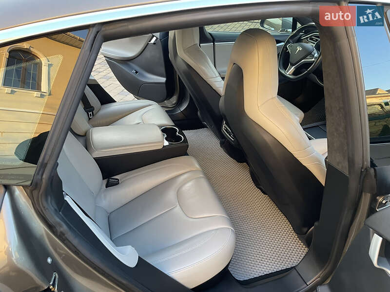 Ліфтбек Tesla Model S 2015 в Вінниці