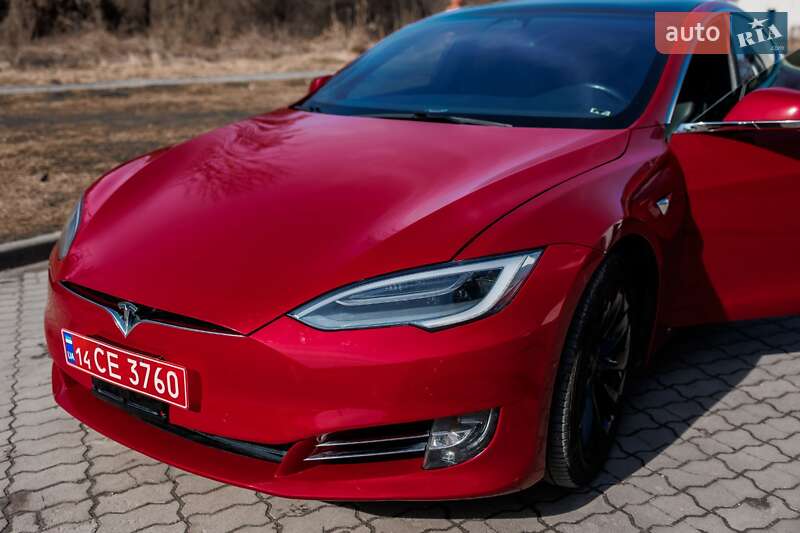 Лифтбек Tesla Model S 2019 в Львове