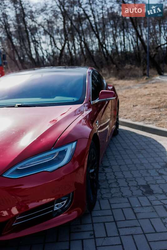 Лифтбек Tesla Model S 2019 в Львове