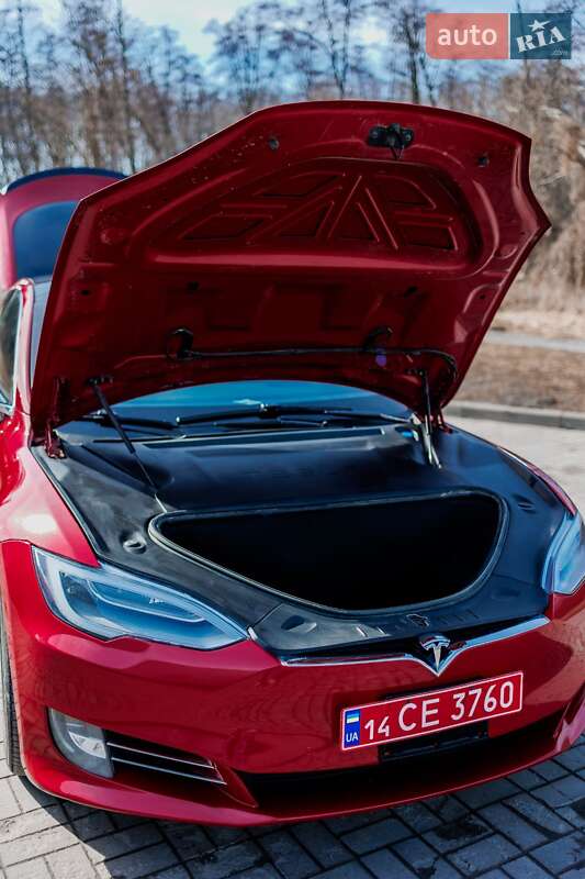 Лифтбек Tesla Model S 2019 в Львове