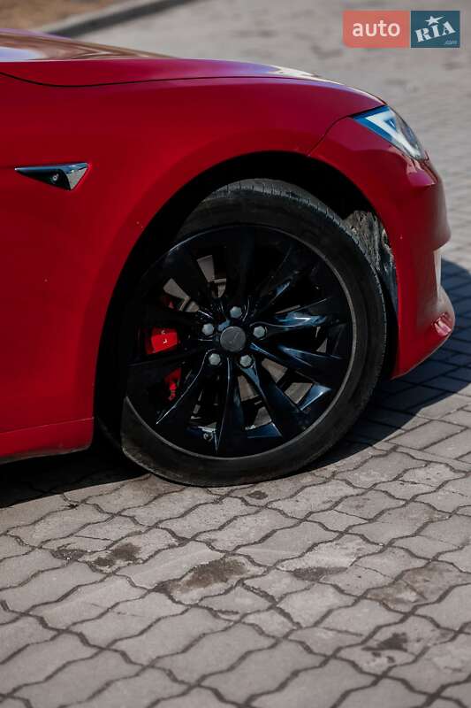 Лифтбек Tesla Model S 2019 в Львове