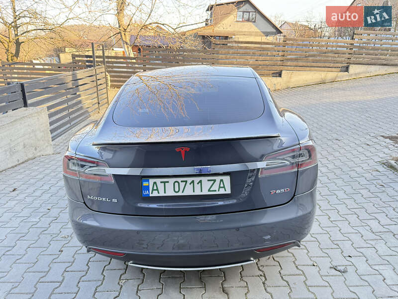 Лифтбек Tesla Model S 2015 в Черновцах