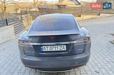 Лифтбек Tesla Model S 2015 в 