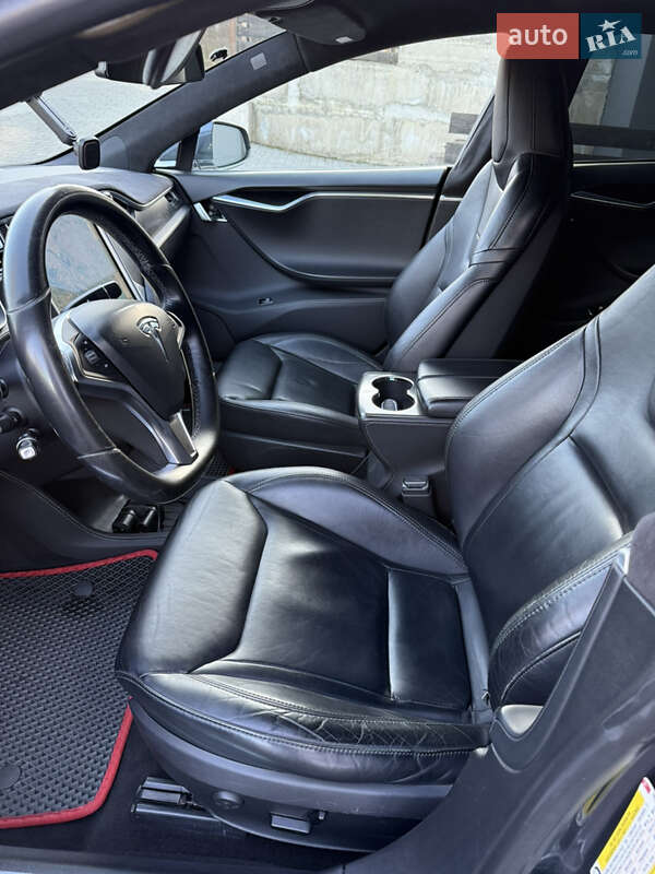 Лифтбек Tesla Model S 2015 в Черновцах