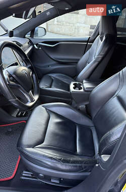 Лифтбек Tesla Model S 2015 в 