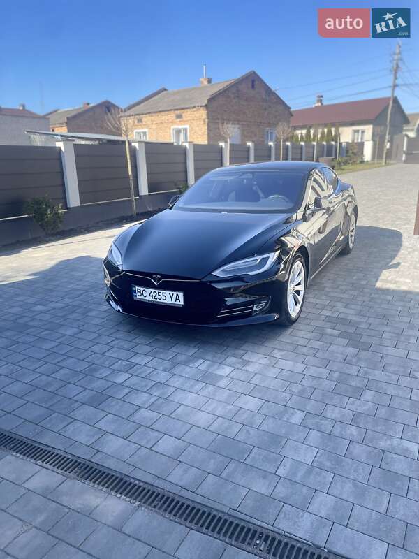 Лифтбек Tesla Model S 2018 в Львове