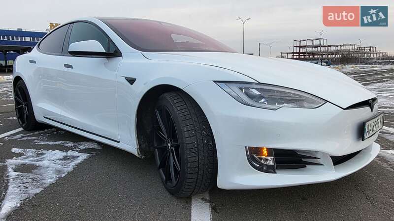 Ліфтбек Tesla Model S 2018 в Києві