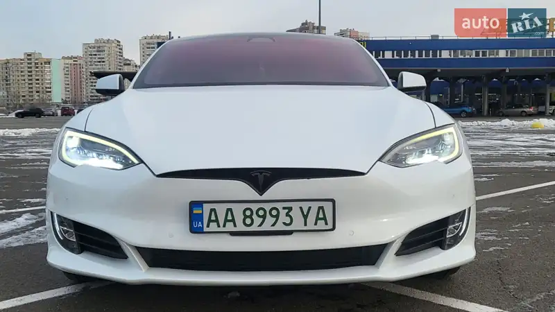 Лифтбек Tesla Model S 2018 в 