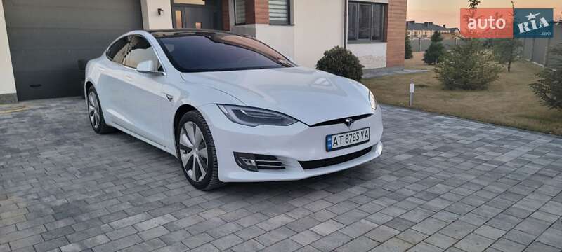 Лифтбек Tesla Model S 2020 в 