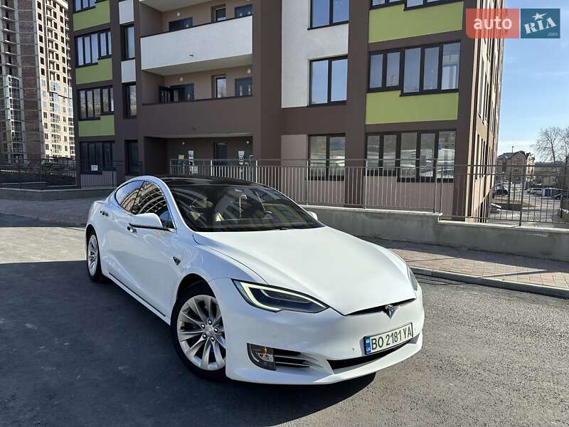 Лифтбек Tesla Model S 2016 в 