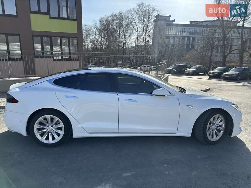 Ліфтбек Tesla Model S 2016 в Тернополі