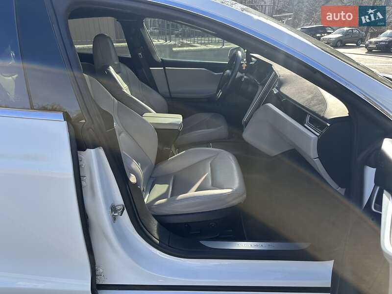 Ліфтбек Tesla Model S 2016 в Тернополі