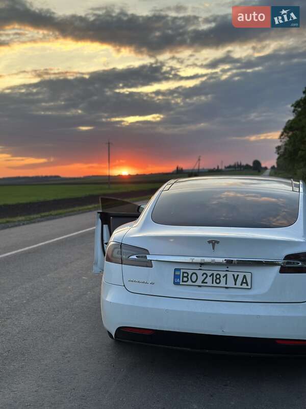 Ліфтбек Tesla Model S 2016 в Тернополі