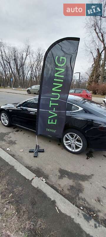 Лифтбек Tesla Model S 2015 в Киеве