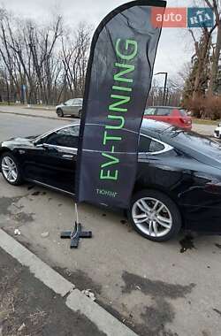 Лифтбек Tesla Model S 2015 в 