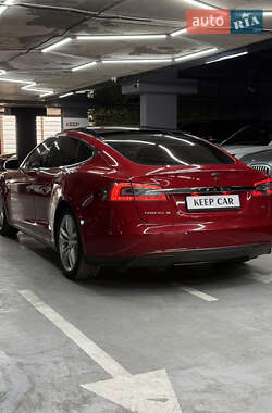 Лифтбек Tesla Model S 2014 в 
