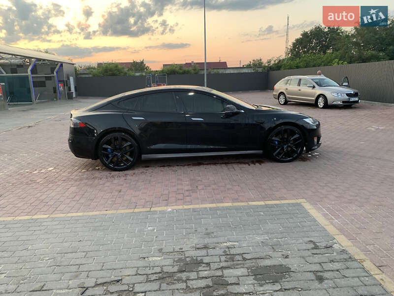 Ліфтбек Tesla Model S 2017 в Сарнах
