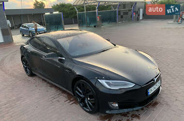 Лифтбек Tesla Model S 2017 в 