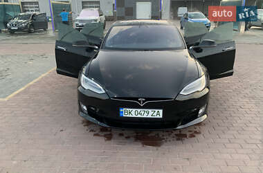 Лифтбек Tesla Model S 2017 в 