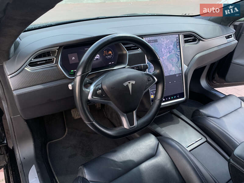 Ліфтбек Tesla Model S 2017 в Сарнах