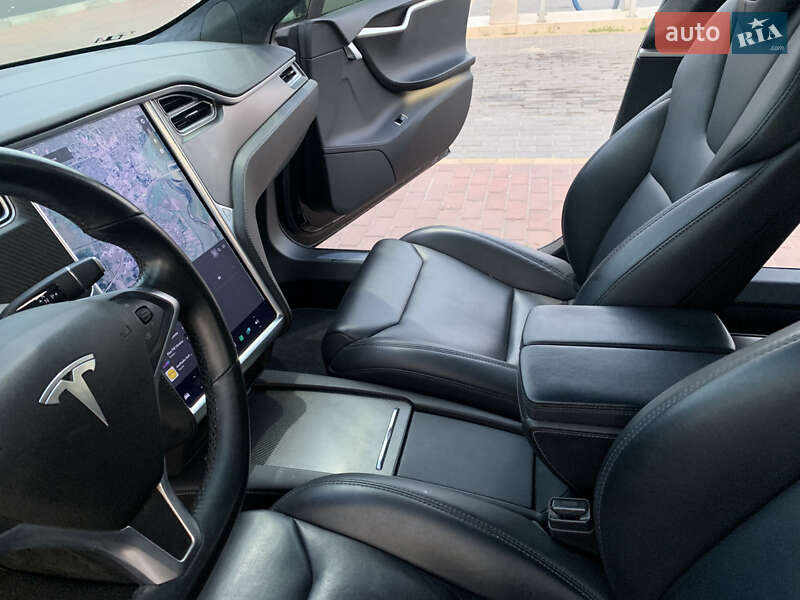 Ліфтбек Tesla Model S 2017 в Сарнах