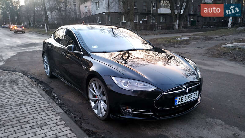 Ліфтбек Tesla Model S 2014 в 