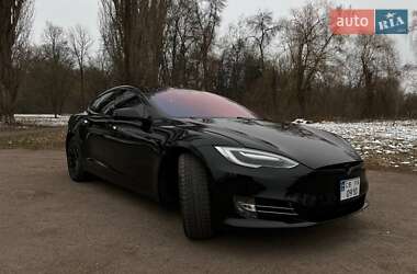 Лифтбек Tesla Model S 2017 в 