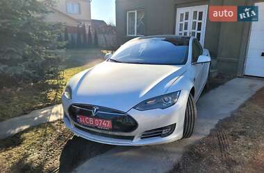 Лифтбек Tesla Model S 2015 в Бучаче