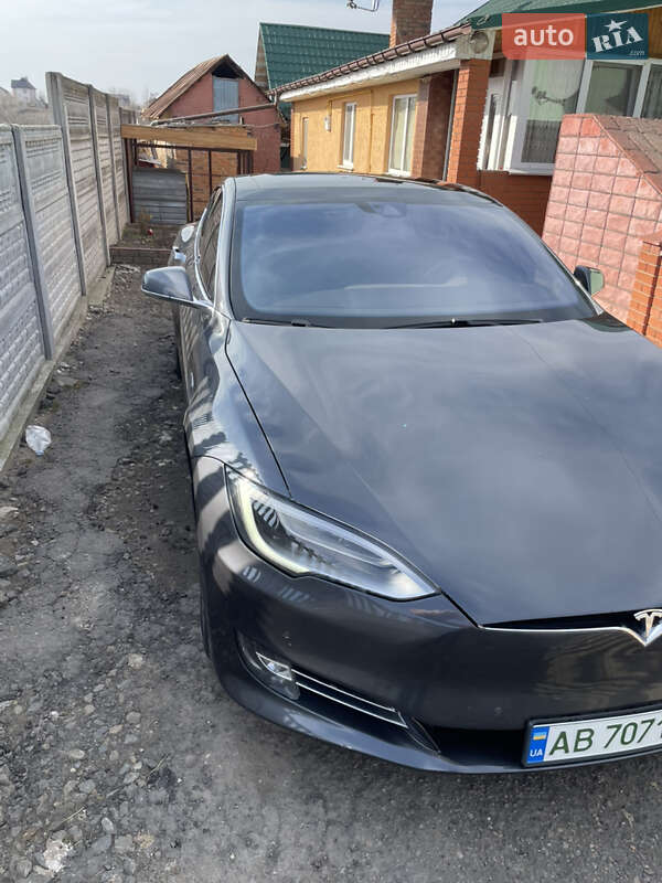 Ліфтбек Tesla Model S 2016 в Вінниці