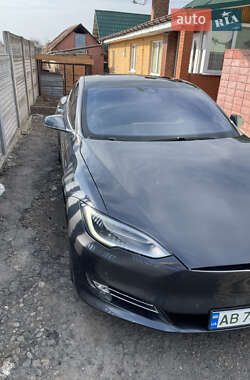 Лифтбек Tesla Model S 2016 в 