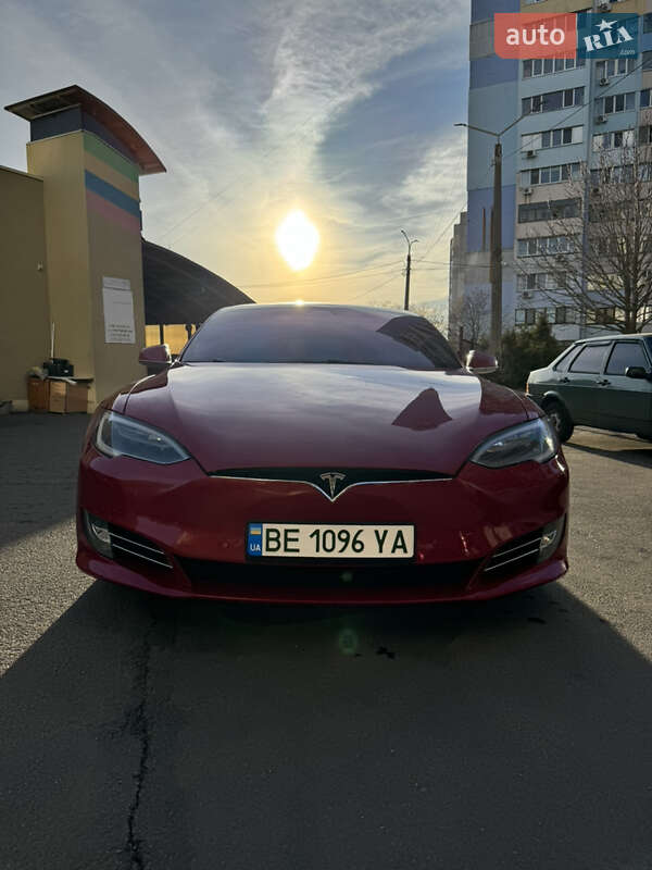 Лифтбек Tesla Model S 2017 в Николаеве