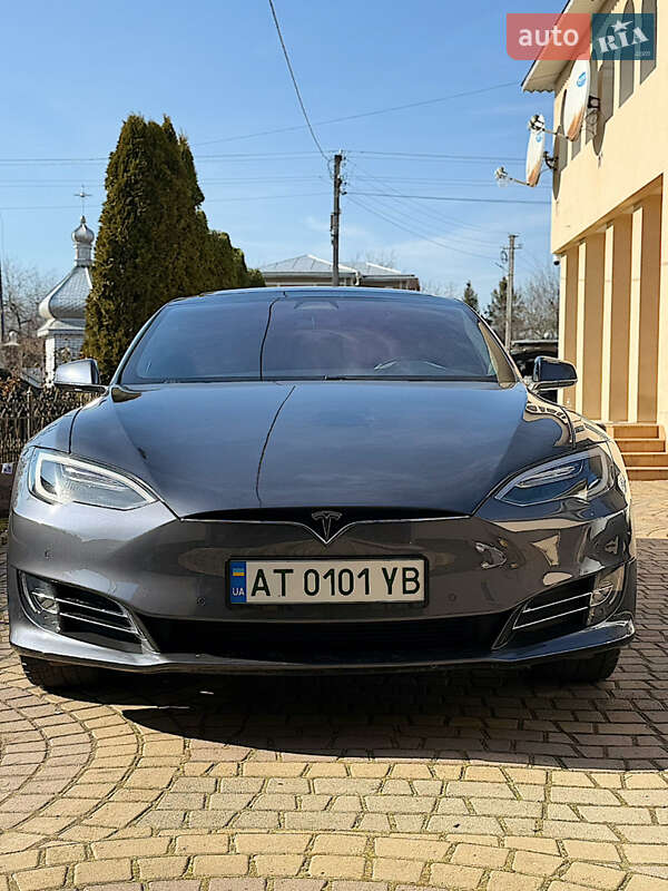 Лифтбек Tesla Model S 2017 в 