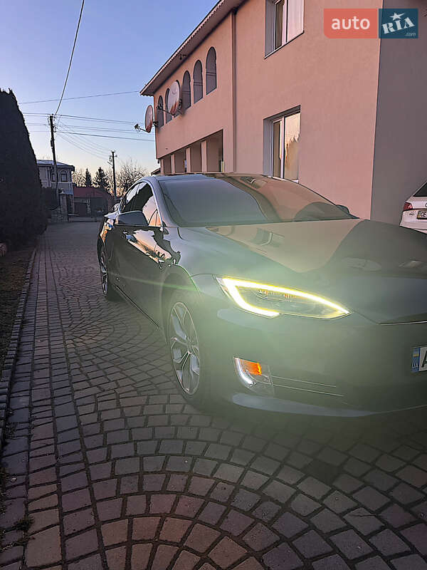 Ліфтбек Tesla Model S 2017 в Косові
