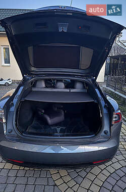 Лифтбек Tesla Model S 2017 в 