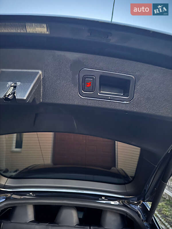 Ліфтбек Tesla Model S 2017 в Косові