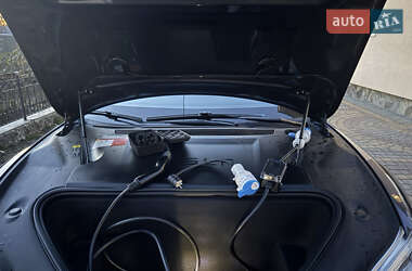 Лифтбек Tesla Model S 2017 в 