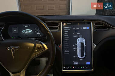 Лифтбек Tesla Model S 2017 в Косове