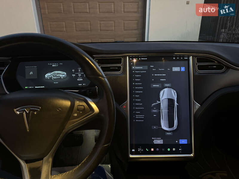 Ліфтбек Tesla Model S 2017 в Косові