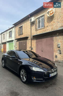 Лифтбек Tesla Model S 2013 в 