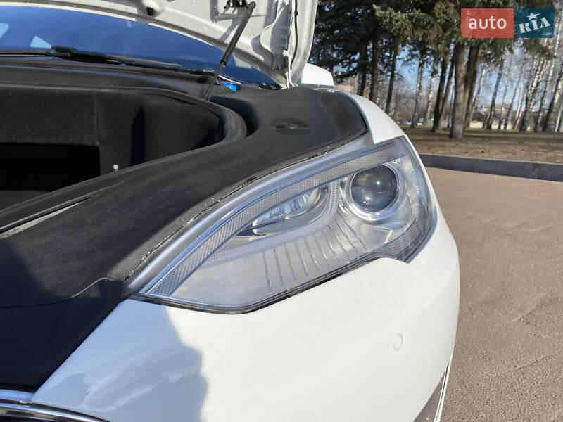 Лифтбек Tesla Model S 2016 в Житомире